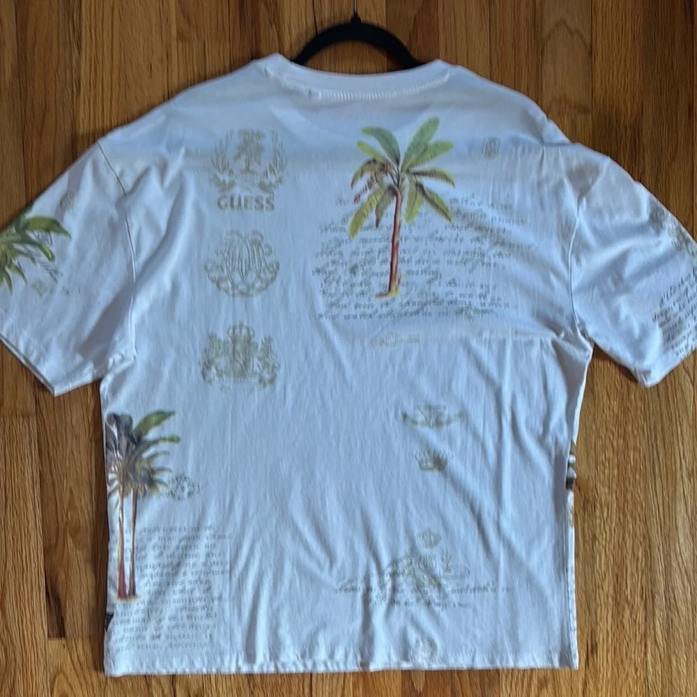 Guess White T-Shirt Men’s Graphic Design Tropical Summer Oversized Sz Small - Picture 3 of 5